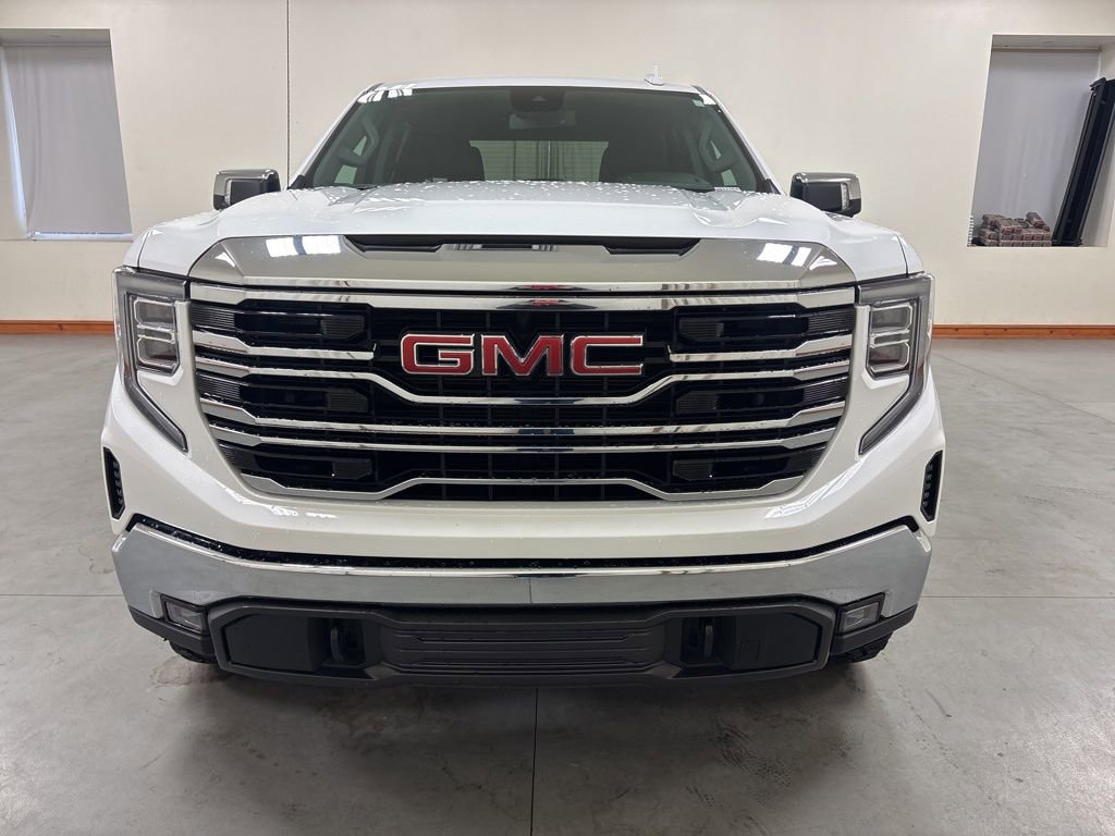 Used 2025 GMC Sierra 1500 SLT image 3