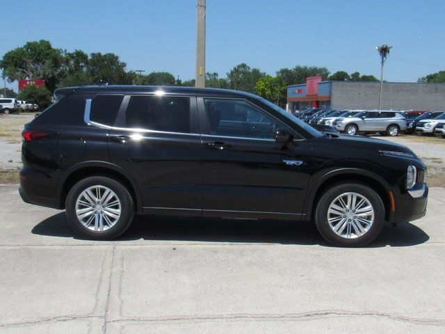 New 2025 Mitsubishi Outlander ES image 2