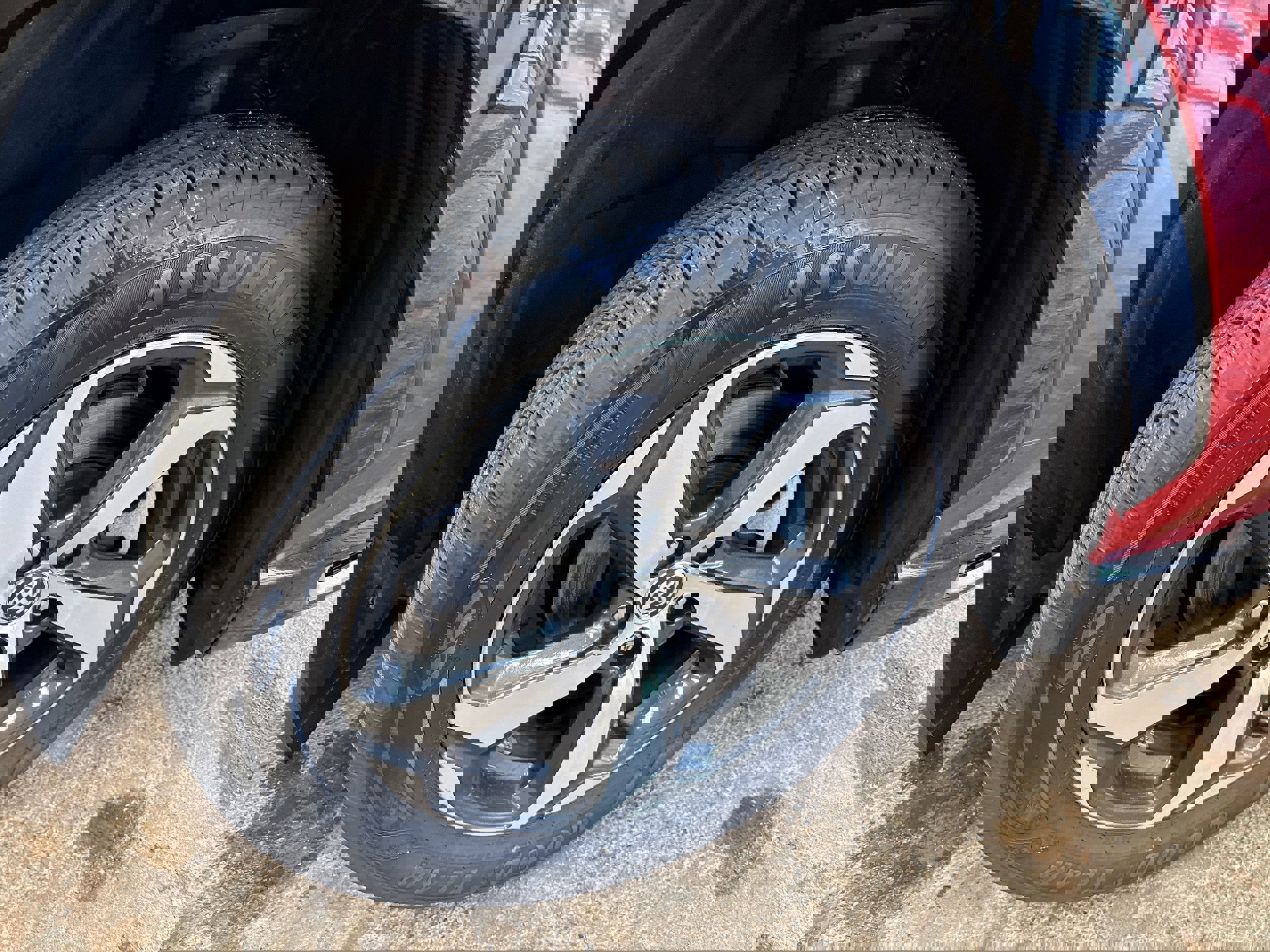 Used 2021 Toyota RAV4 SE w/ Weather & Moonroof Package image 10