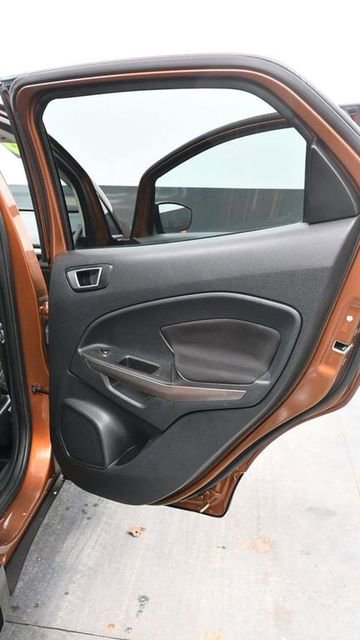Used 2019 Ford EcoSport SE w/ SE Convenience Package image 12