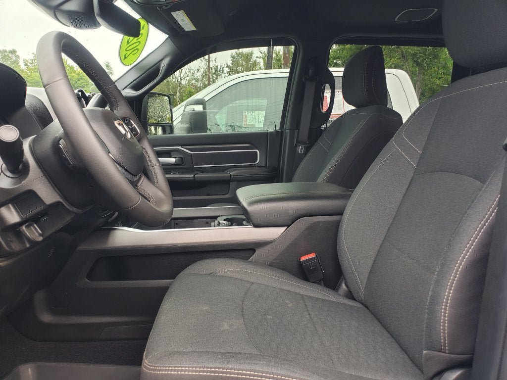 Used 2025 RAM 2500 Big Horn AWD/4WD image 5