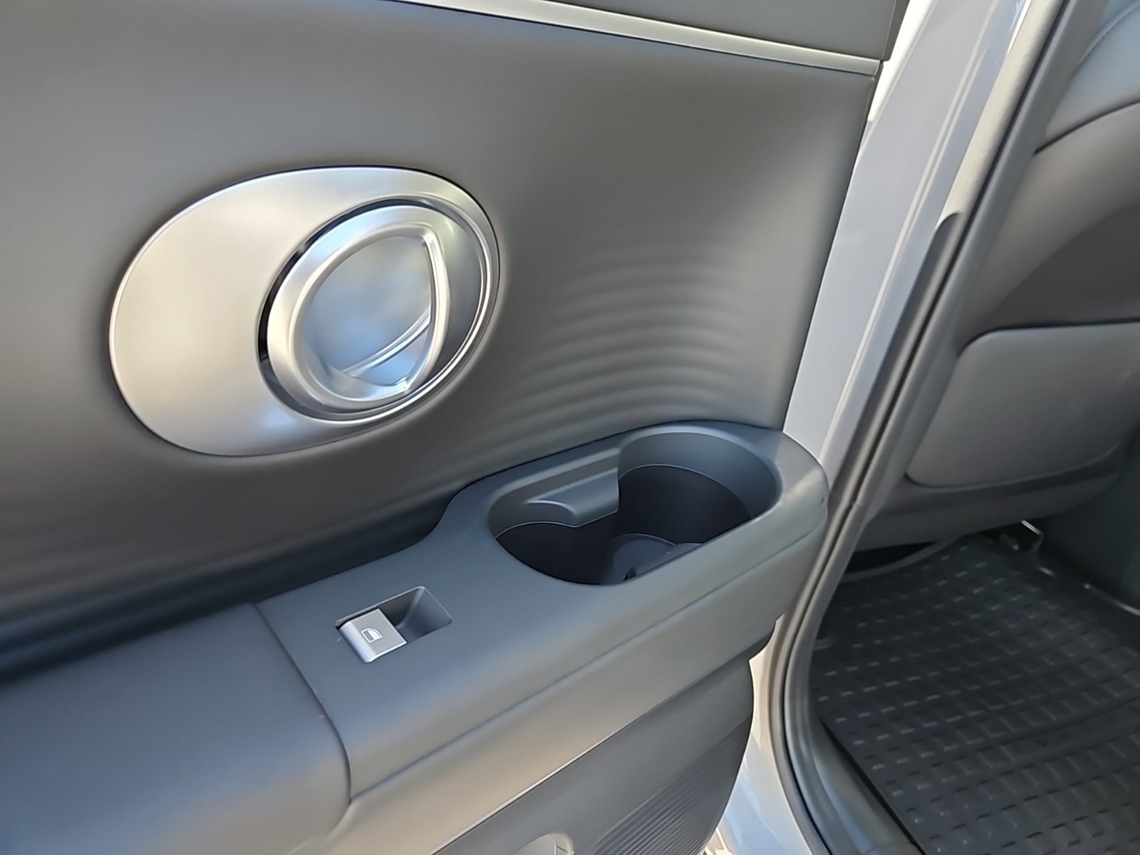 New 2026 Hyundai Ioniq 9 SEL image 25