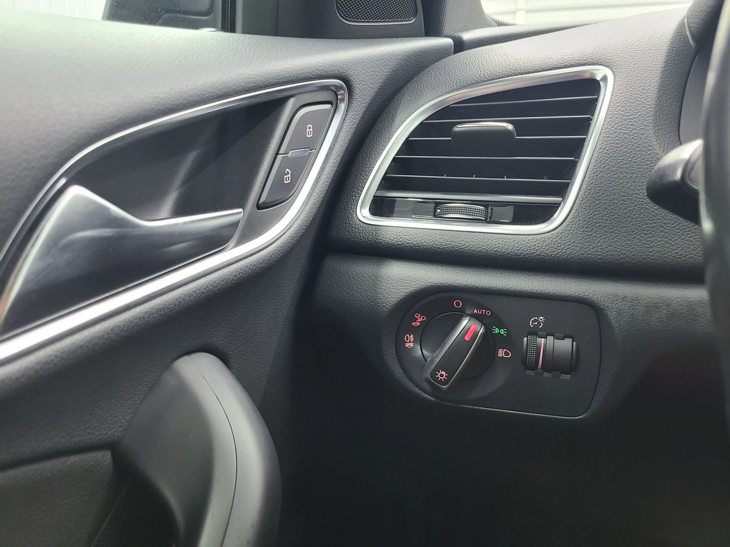 Used 2017 Audi Q3 2.0T Premium image 31