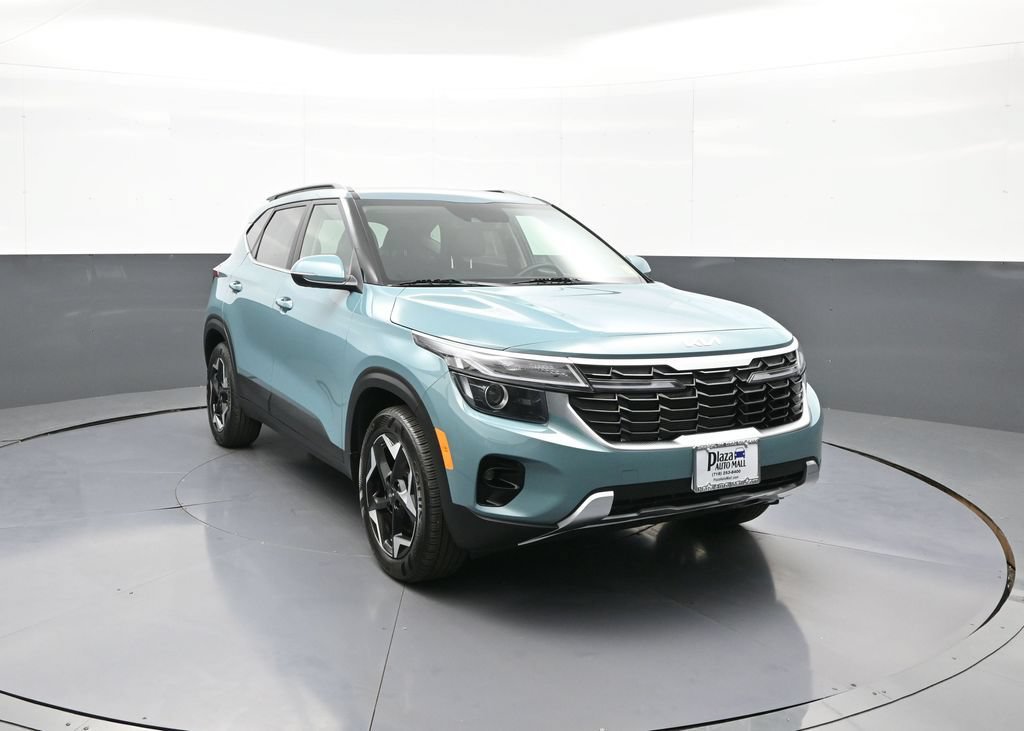 Certified 2025 Kia Seltos EX w/ EX Sunroof Package AWD/4WD image 3