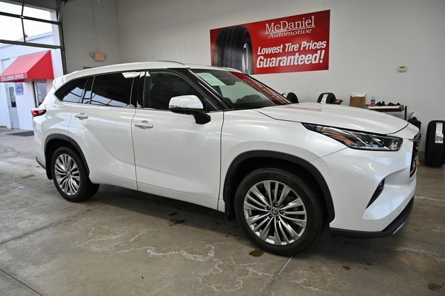 Used 2022 Toyota Highlander Platinum image 4