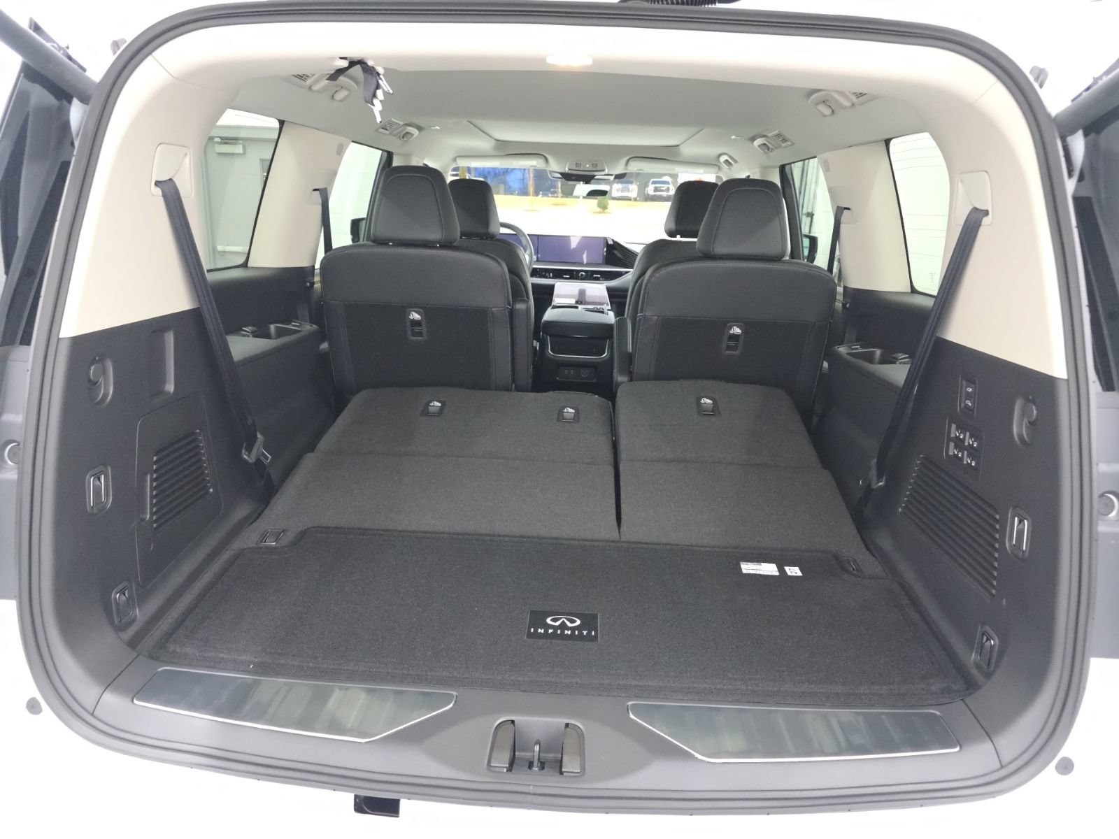 New 2026 INFINITI QX80 Luxe w/ Cargo Package AWD/4WD image 17