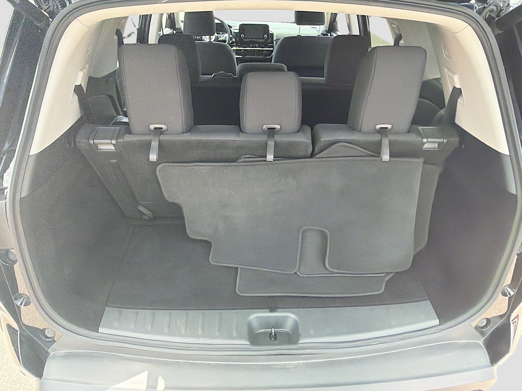 Used 2025 Nissan Pathfinder SV AWD/4WD image 29