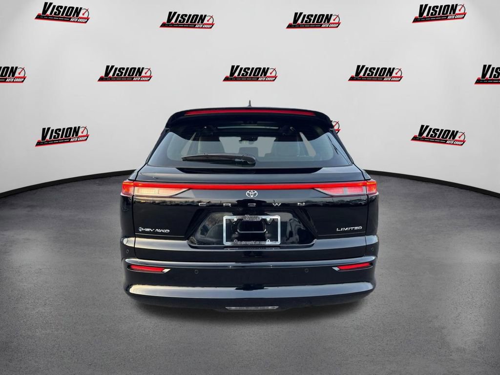 Used 2025 Toyota Crown Signia w/ Advanced Technology Package image 6