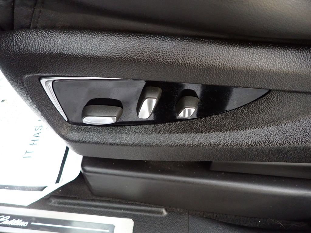 Used 2016 Cadillac Escalade Luxury image 26