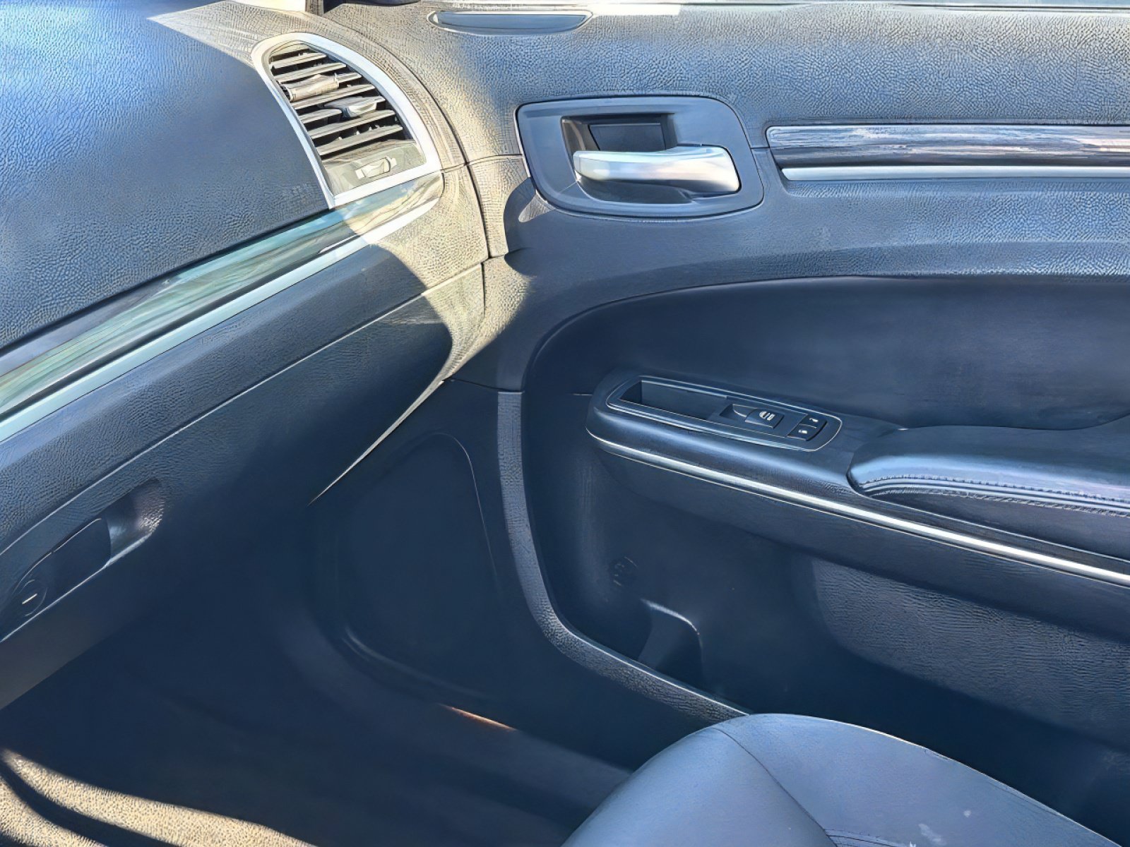 Used 2018 Chrysler 300 Touring w/ Sport Appearance Package RWD image 20