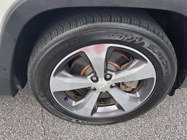Used 2019 Jeep Cherokee Limited FWD image 11