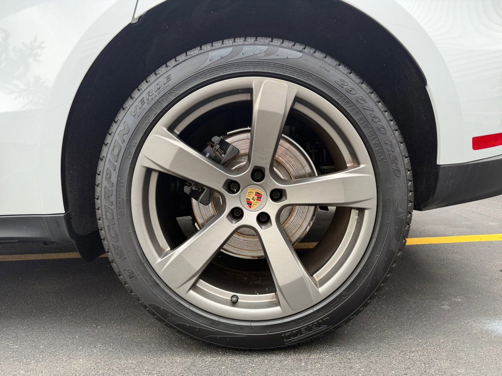 Certified 2025 Porsche Macan AWD/4WD image 8