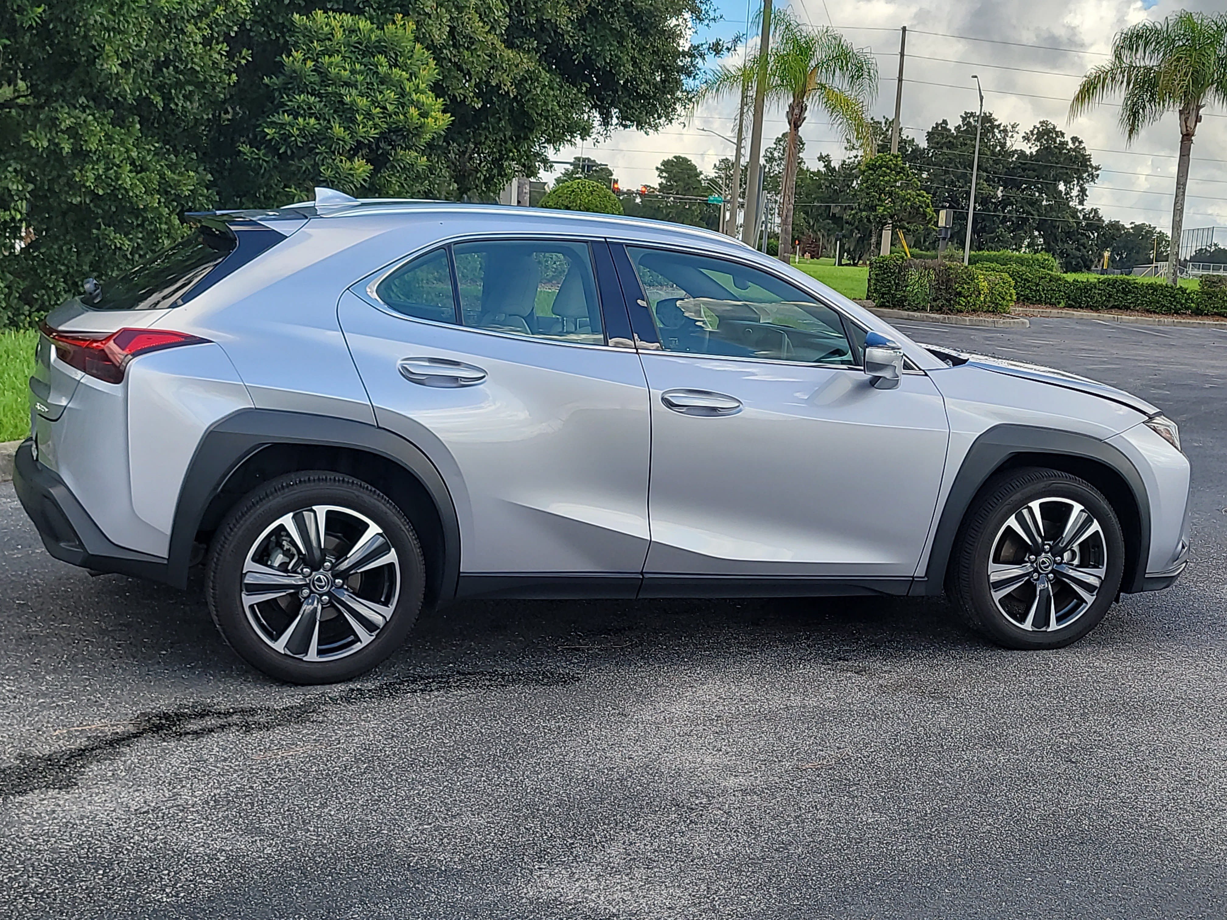 Used 2025 Lexus UX 300h FWD w/ Accessory Package (Z1) image 8