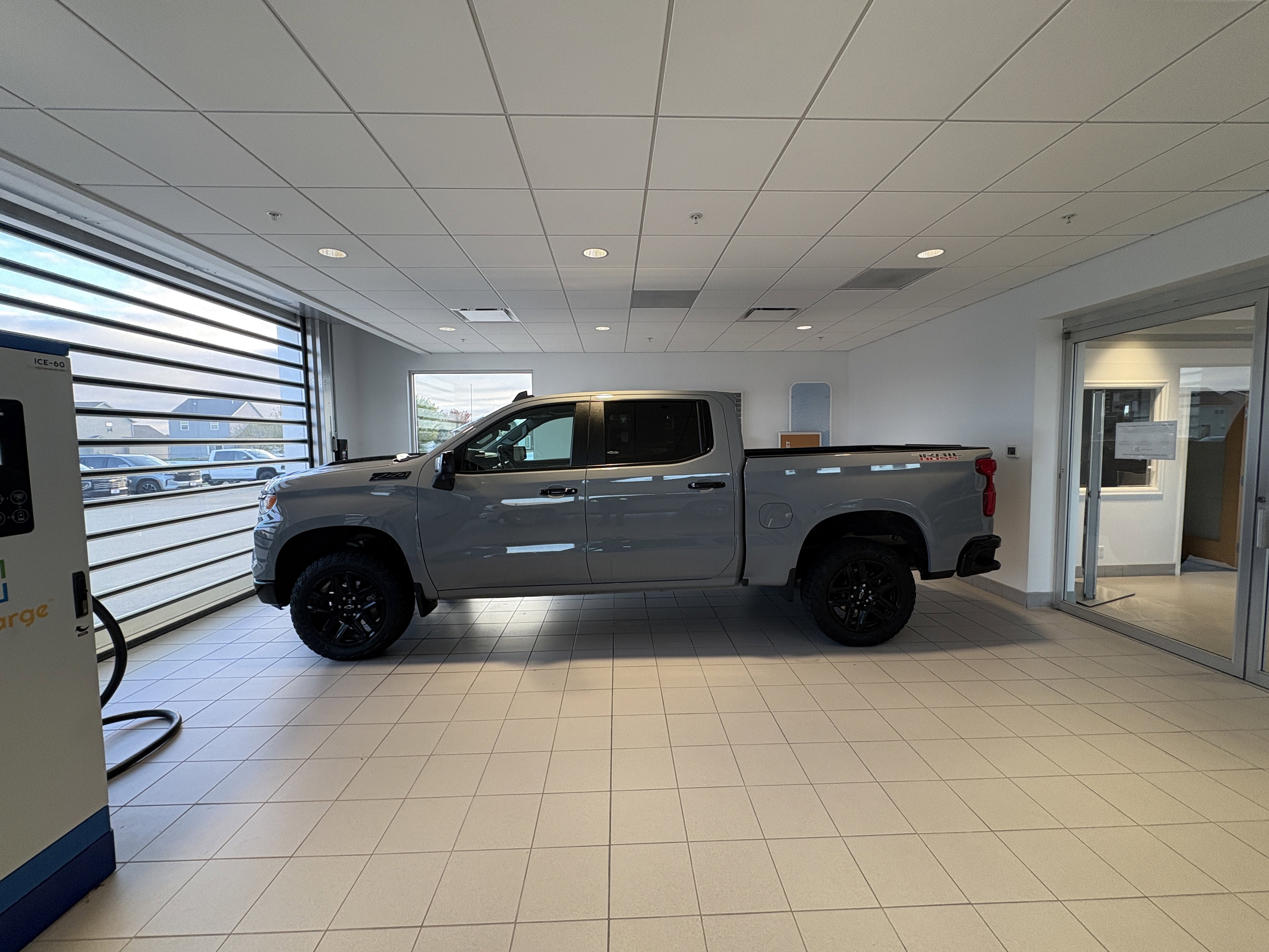 Used 2024 Chevrolet Silverado 1500 LT Trail Boss w/ Convenience Package II image 2