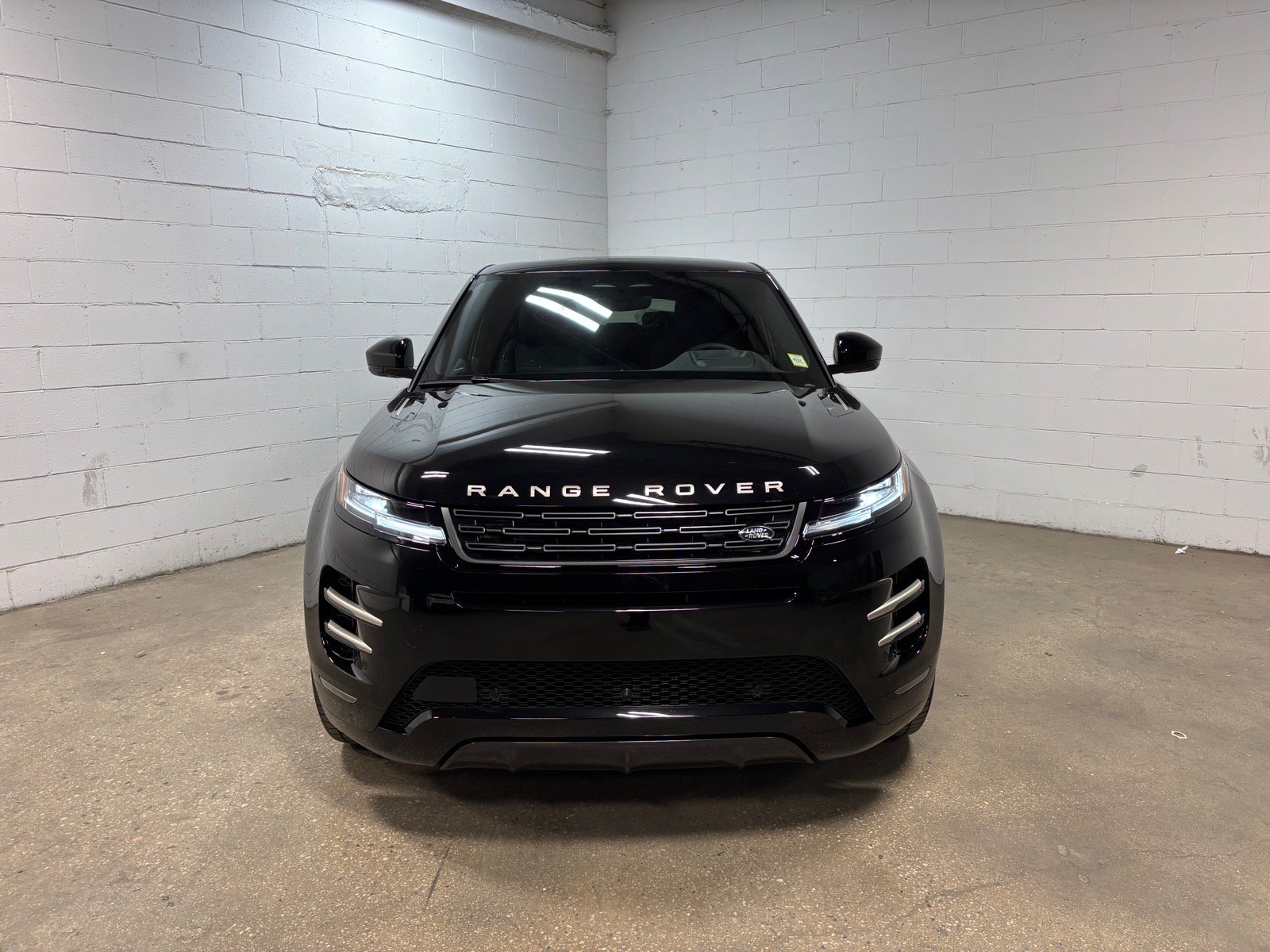 New 2026 Land Rover Range Rover Evoque Hoxton AWD/4WD image 3