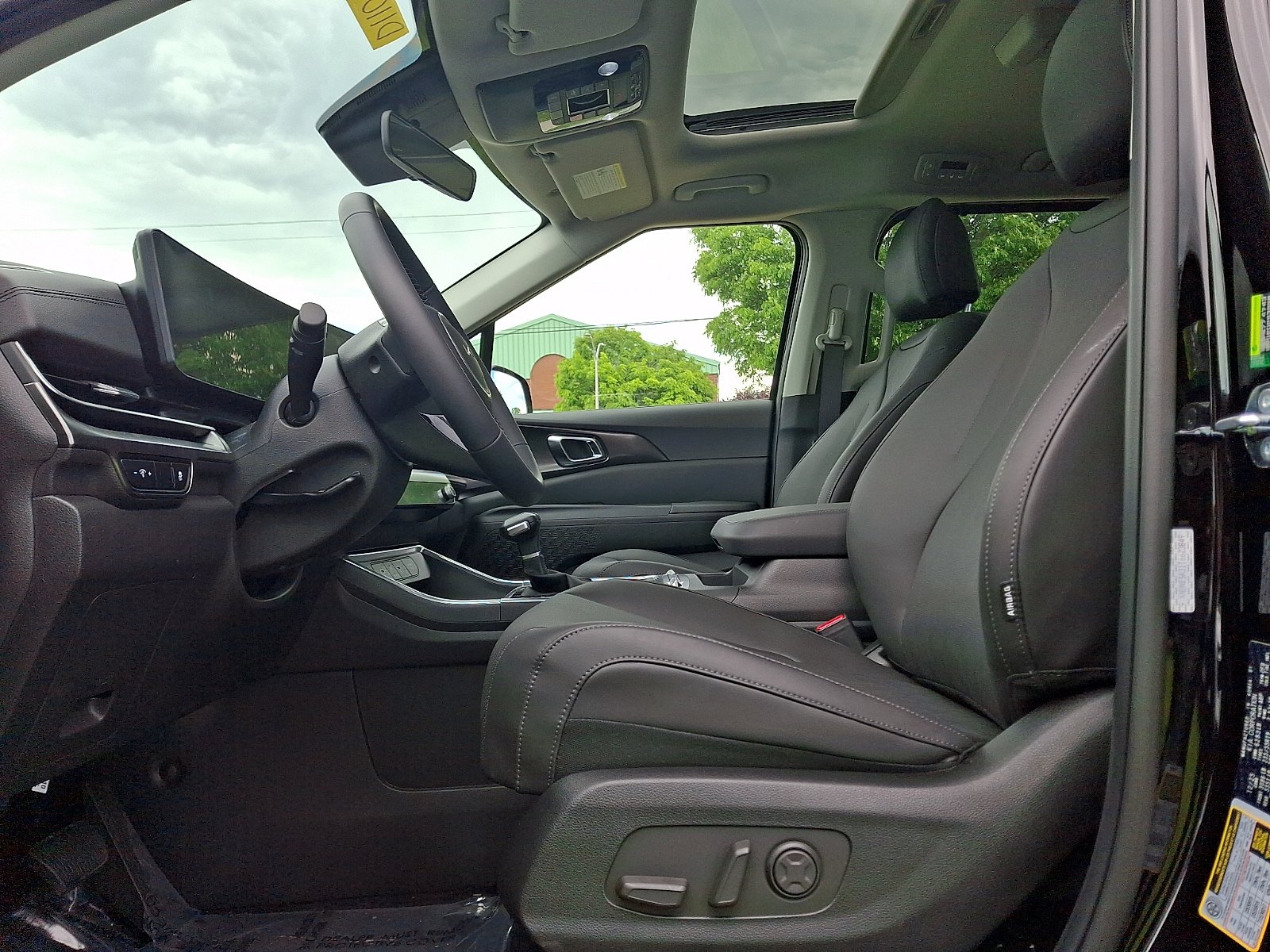 Used 2026 Kia Carnival SX w/ SX Dark Edition Package FWD image 15