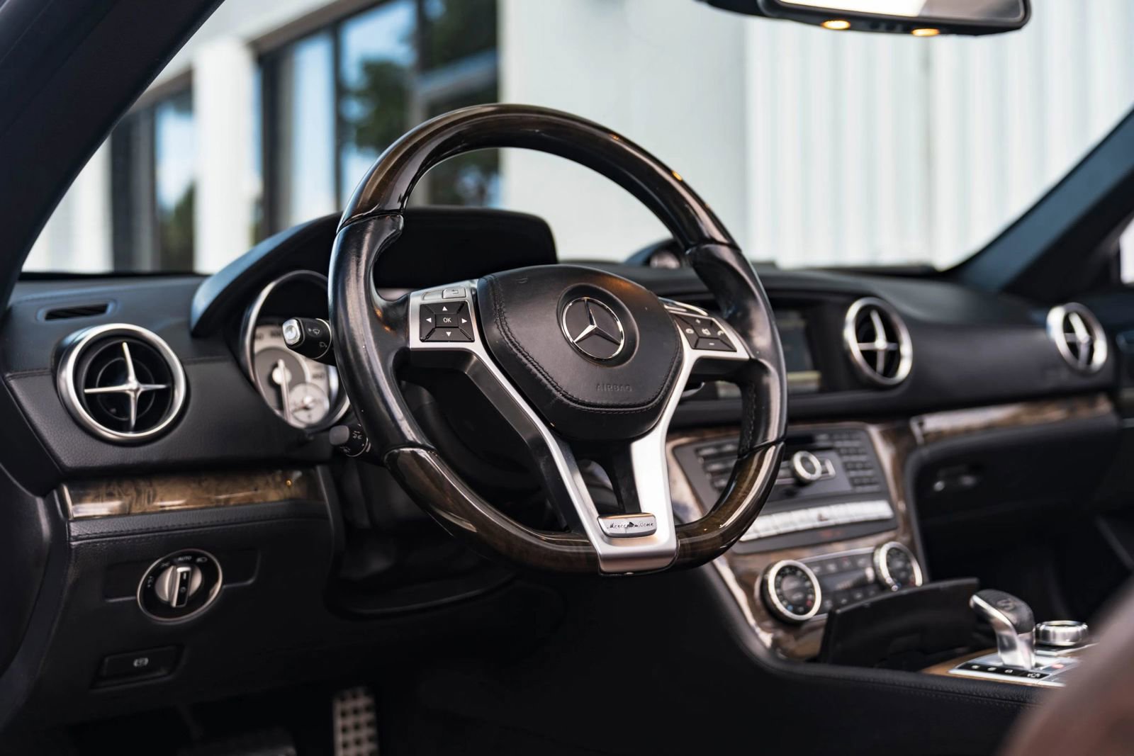 Used 2015 Mercedes-Benz SL 550 image 21