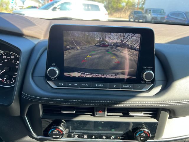 Used 2023 Nissan Rogue SV image 16