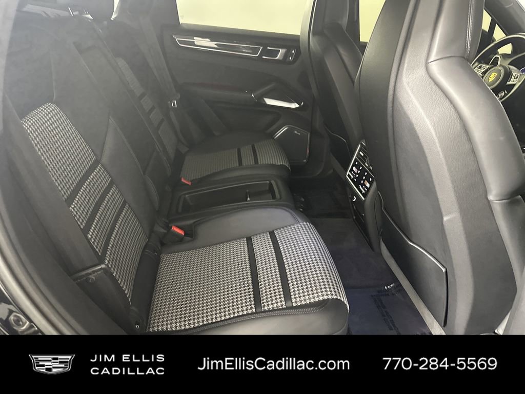 Used 2022 Porsche Cayenne Turbo S image 14