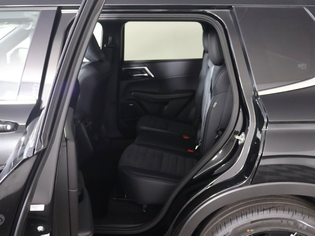 New 2026 Mitsubishi Outlander LE AWD/4WD image 30