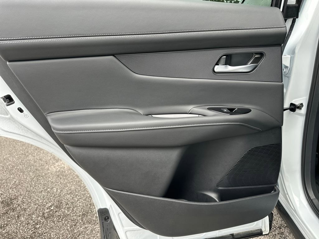 Used 2025 Nissan Murano SL w/ Cargo Package image 31