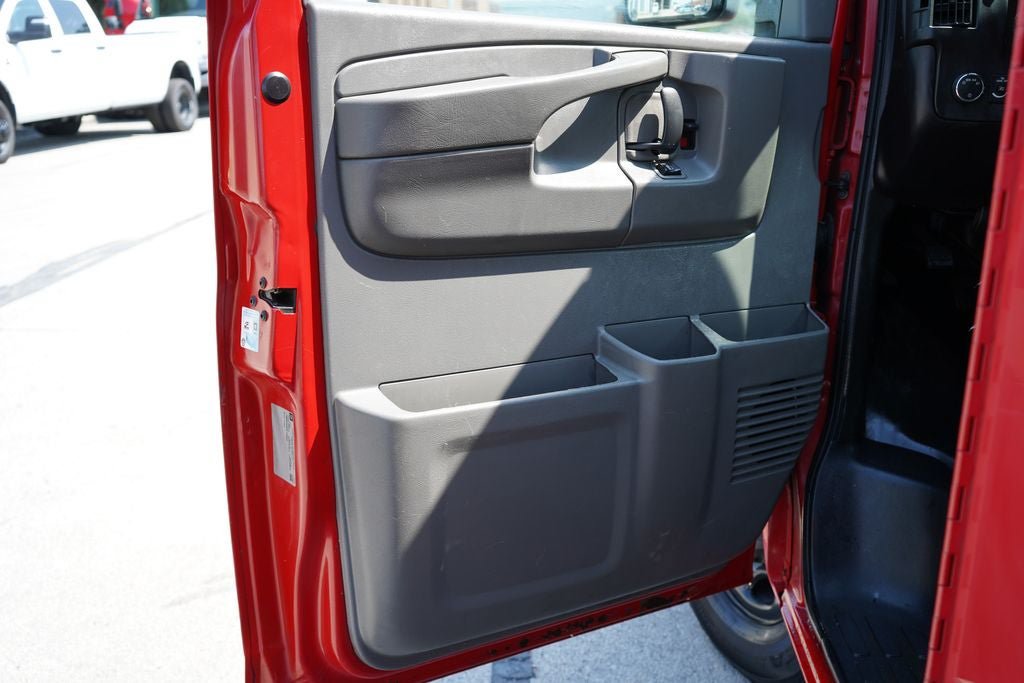 Used 2014 GMC Savana 3500 RWD image 17