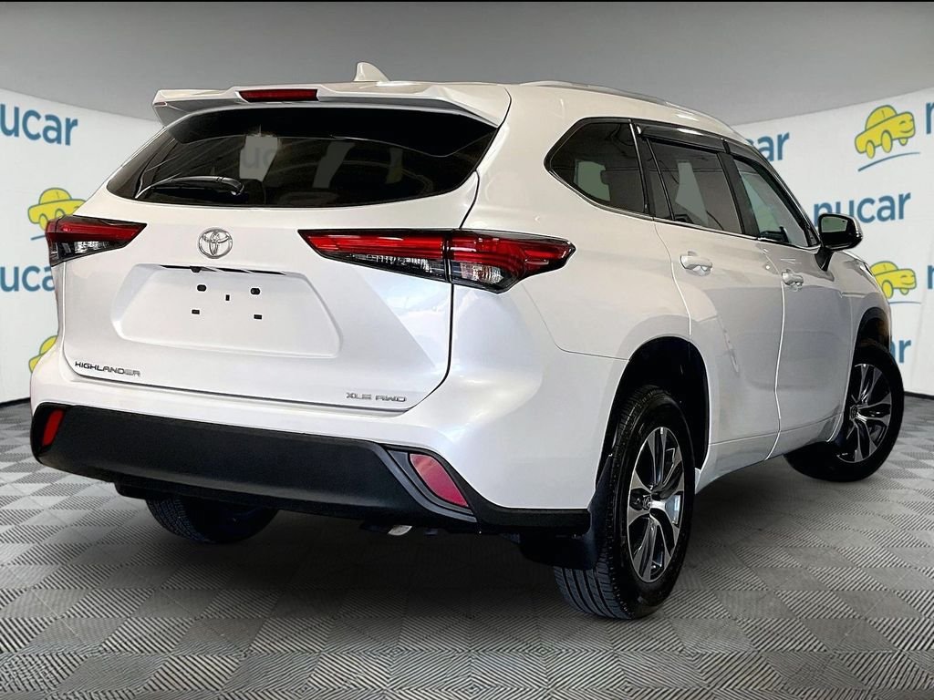 Used 2023 Toyota Highlander XLE AWD/4WD image 6