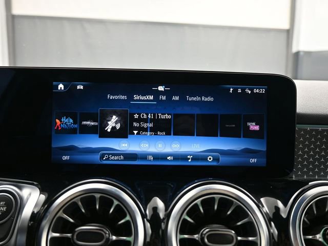 Used 2025 Mercedes-Benz GLB 250 4MATIC image 12