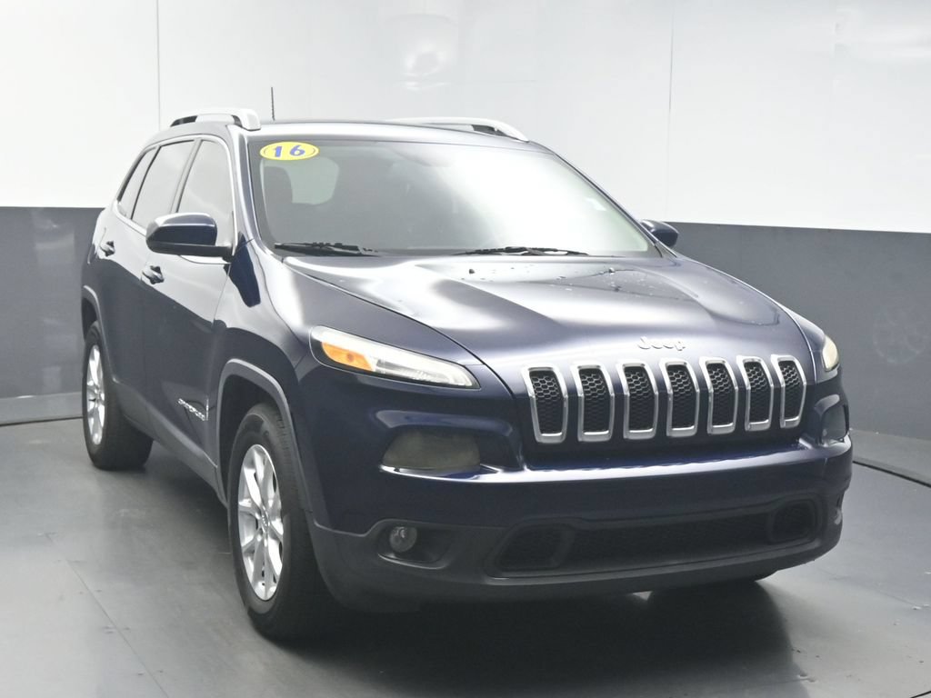 Used 2016 Jeep Cherokee Latitude w/ Safety/Convenience Group AWD/4WD image 2