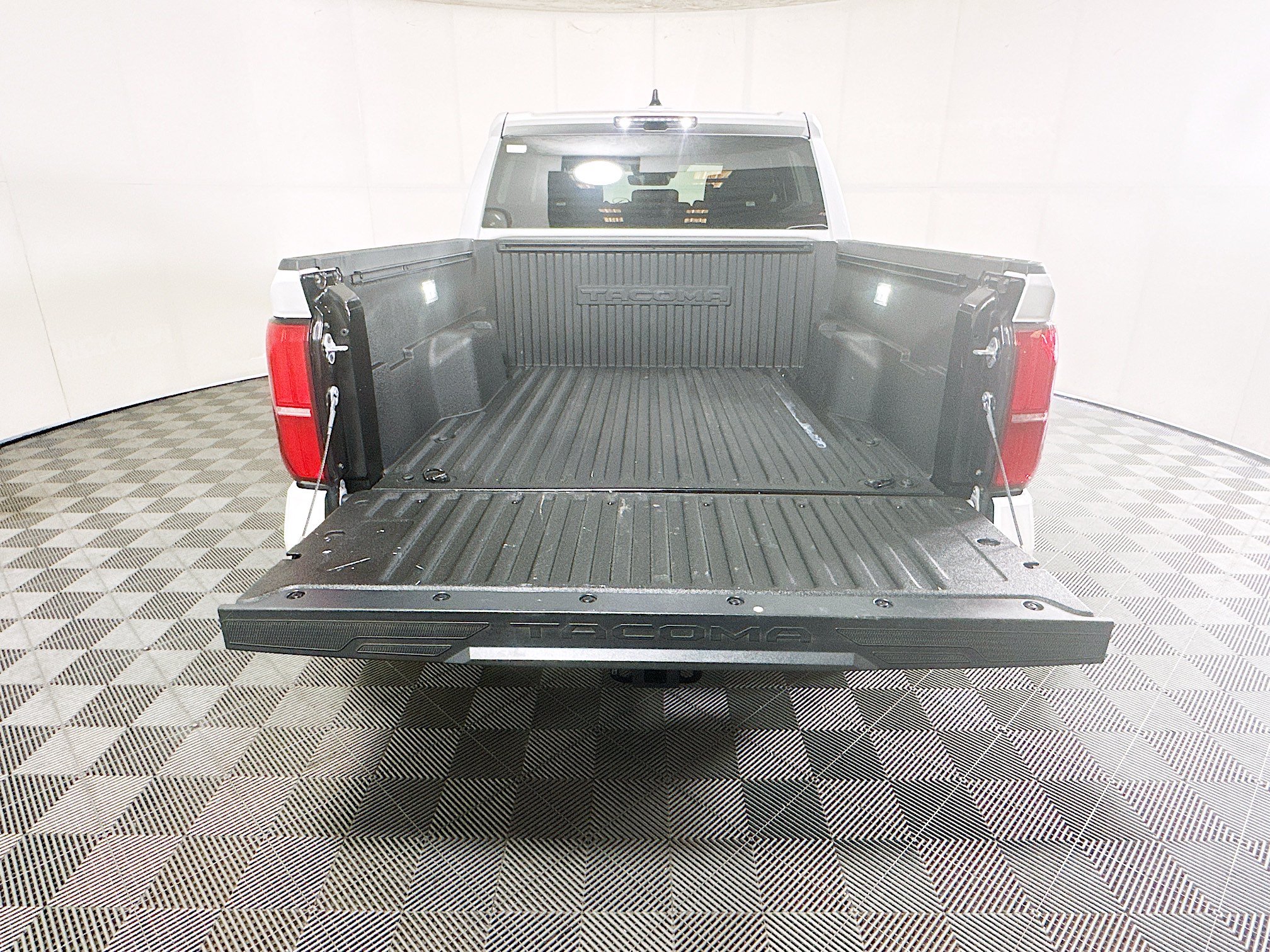 Used 2024 Toyota Tacoma TRD Sport RWD image 31