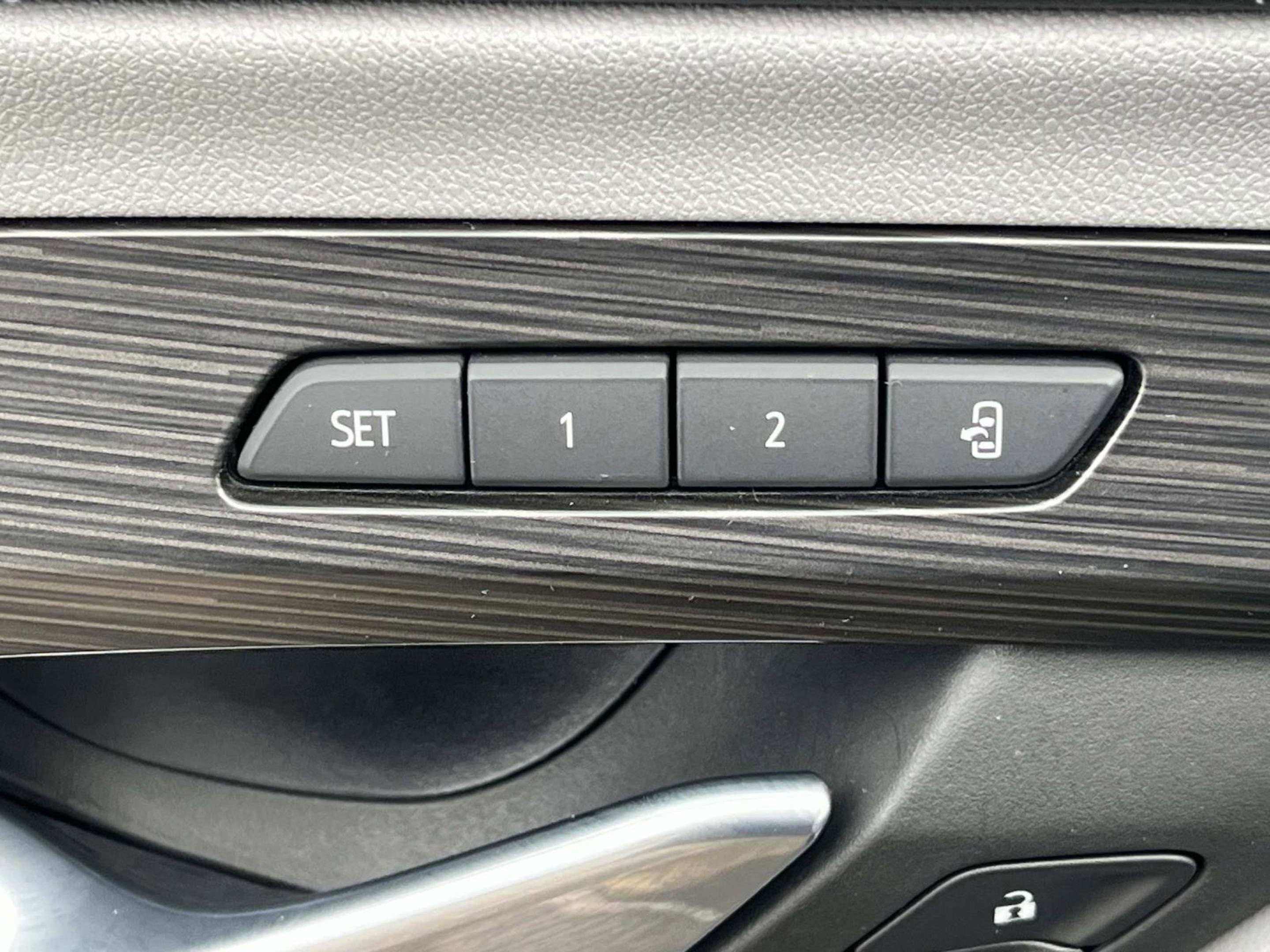 Used 2023 GMC Terrain SLT w/ Infotainment Package II image 31