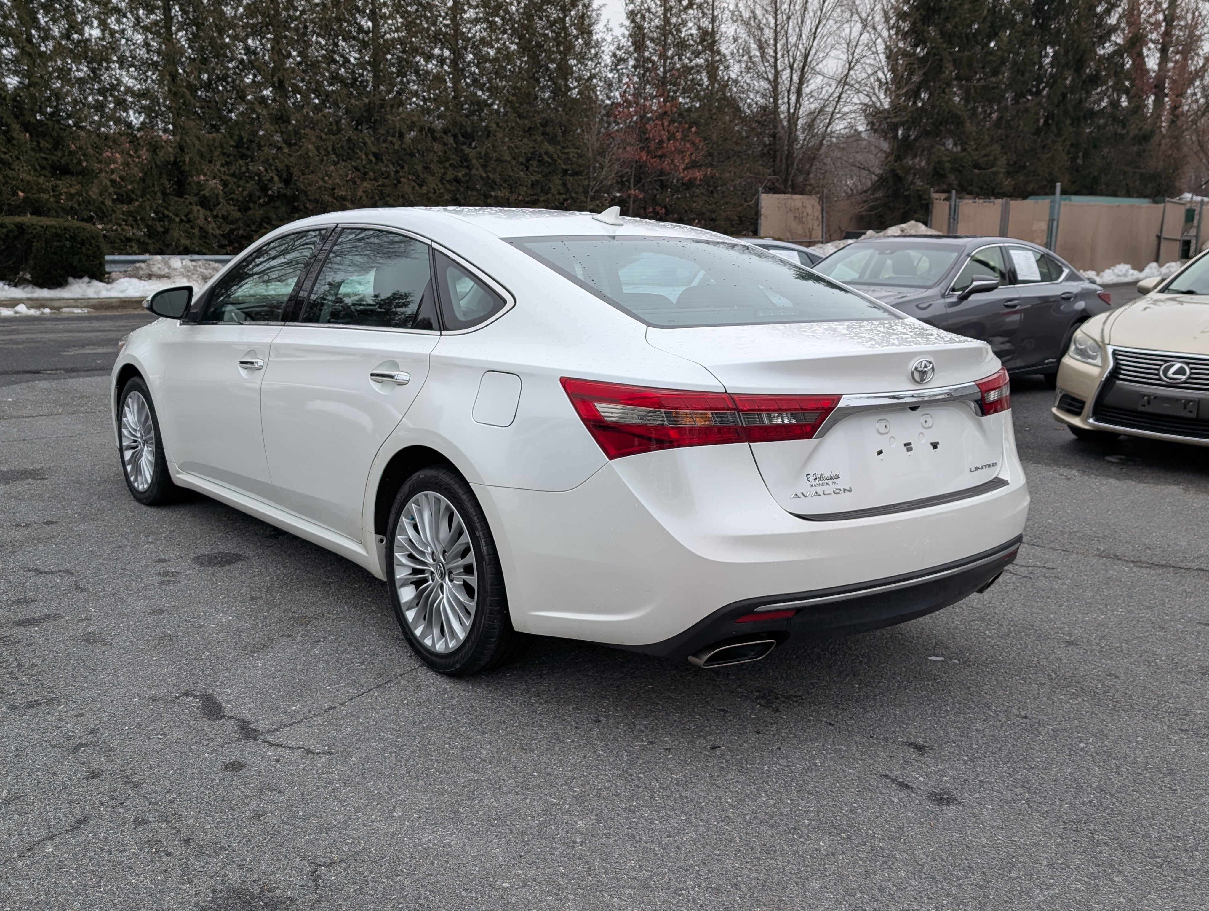 Used 2016 Toyota Avalon Limited w/ Toyota Safety Sense Package image 5