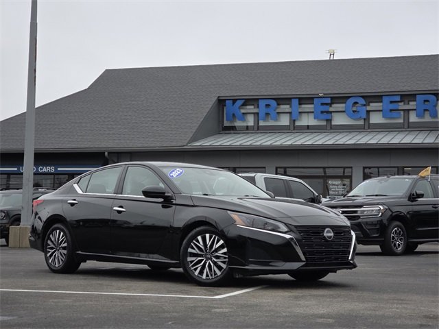 Used 2023 Nissan Altima 2.5 SV image 2
