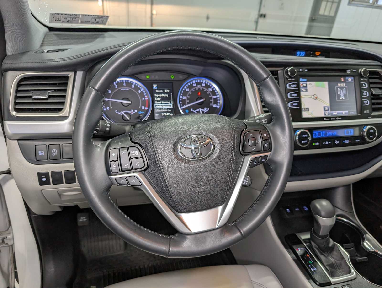 Used 2019 Toyota Highlander XLE AWD/4WD image 34