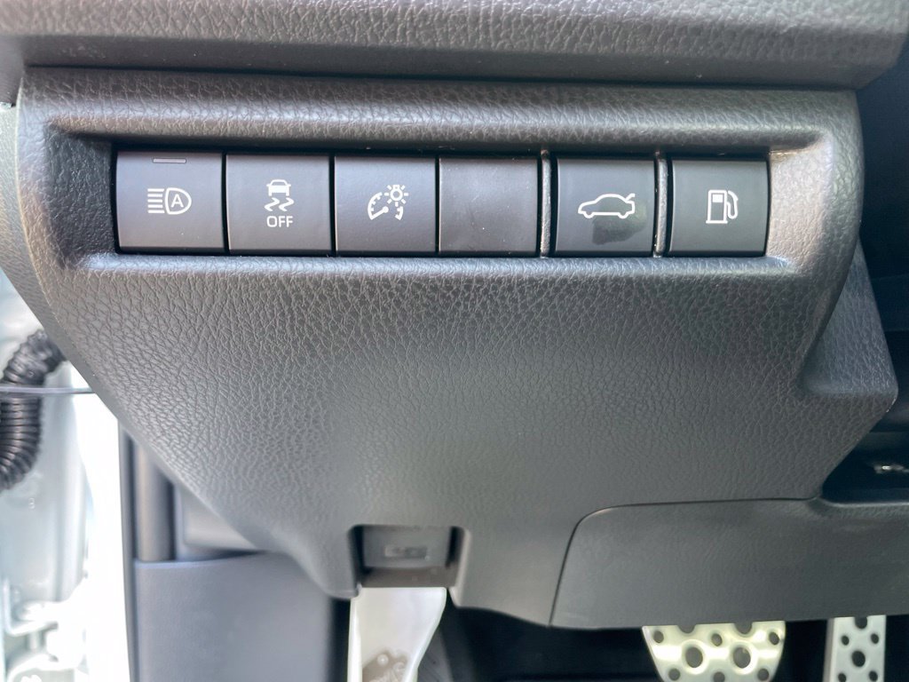 New 2026 Toyota Camry Hybrid FWD image 18