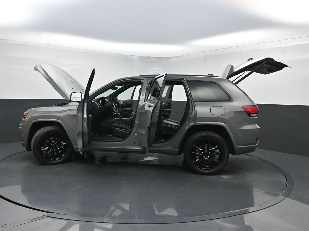 Used 2022 Jeep Grand Cherokee Laredo X RWD image 36