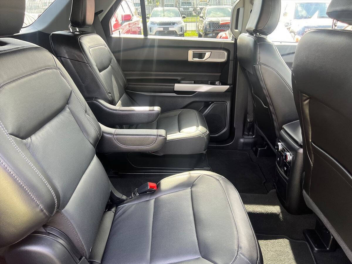 Used 2022 Ford Explorer Limited w/ Equipment Group 301A AWD/4WD image 9