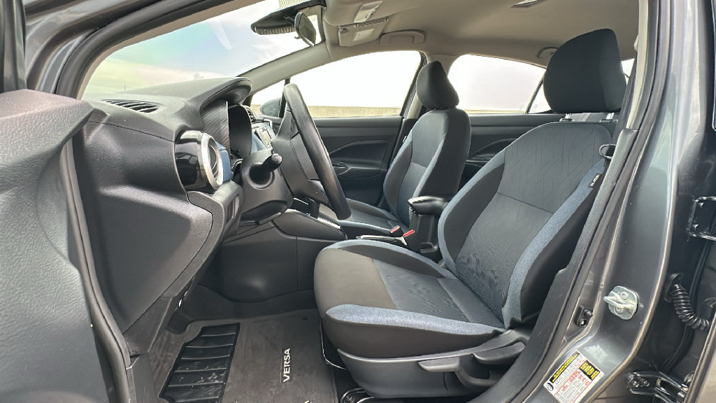 Used 2025 Nissan Versa SV FWD image 4