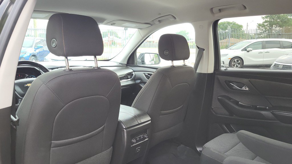 Used 2021 Chevrolet Traverse LT FWD image 26