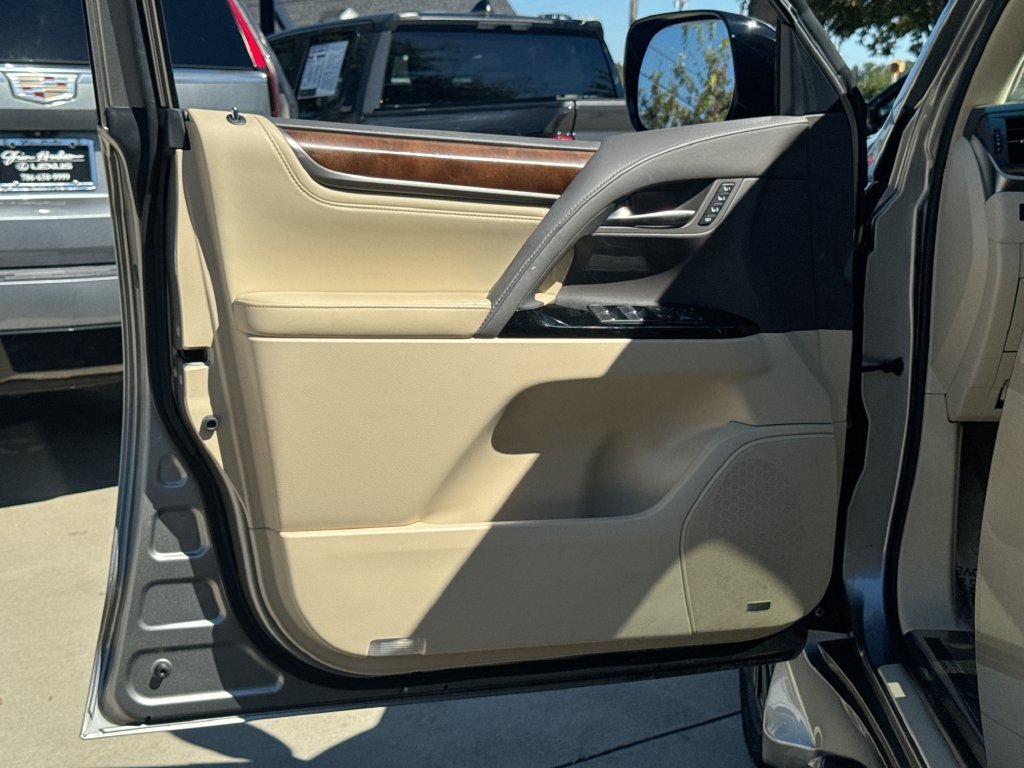 Used 2019 Lexus LX 570 4WD w/ Luxury Package image 12