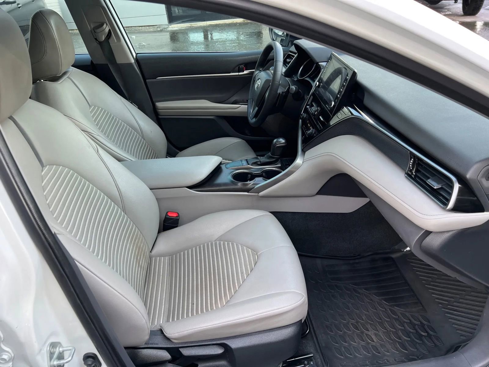 Used 2022 Toyota Camry SE image 8