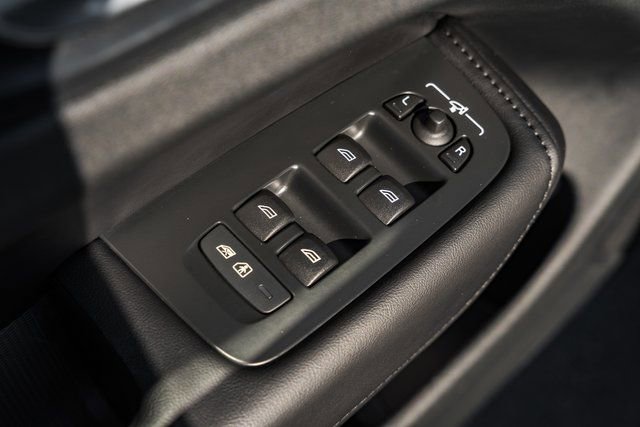 Used 2023 Volvo XC60 B5 Plus w/ Protection Package Premier image 38