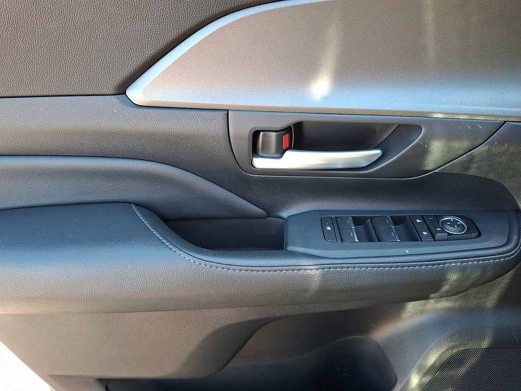 Certified 2025 Toyota Grand Highlander AWD image 13