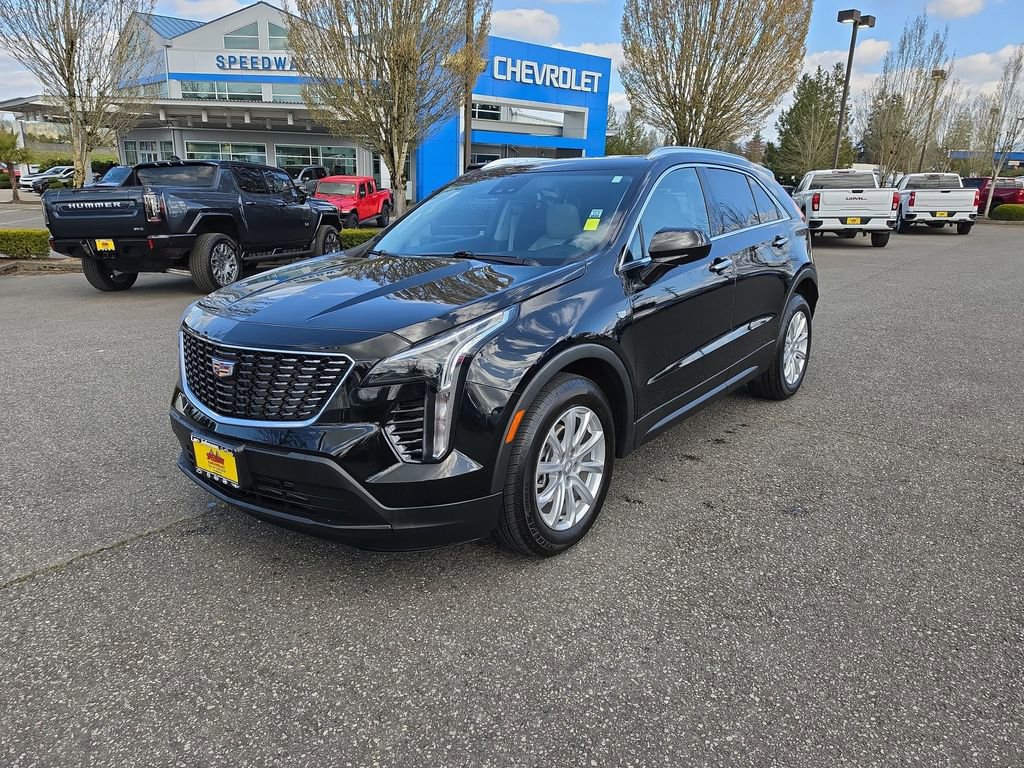 Certified 2021 Cadillac XT4 Luxury w/ Cold Weather Package image 2