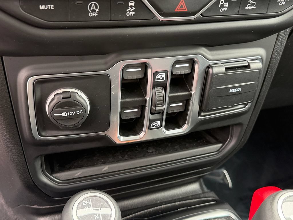 Used 2021 Jeep Wrangler Unlimited Sahara AWD/4WD image 24