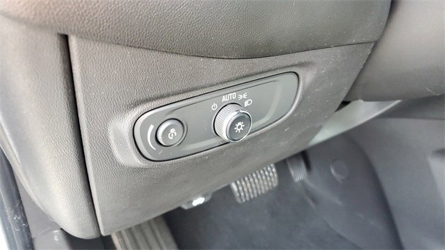 Used 2022 Chevrolet Equinox RS w/ LPO, Floor Liner Package image 8