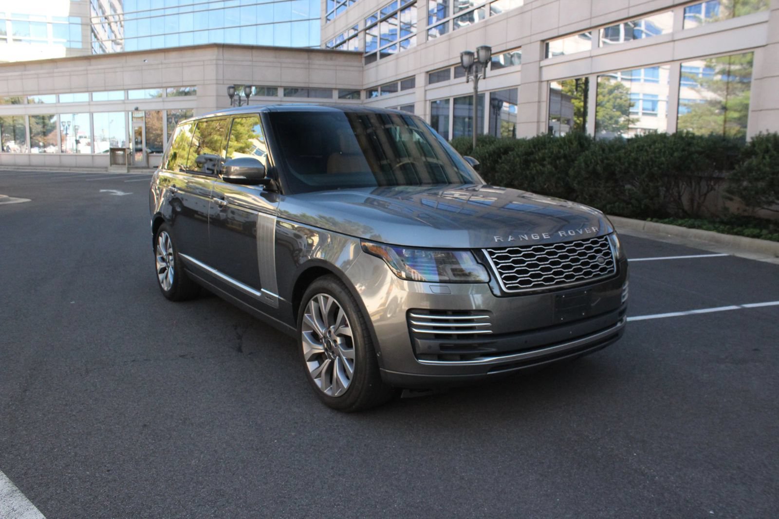 Used 2018 Land Rover Range Rover Long Wheelbase Autobiography AWD/4WD image 1