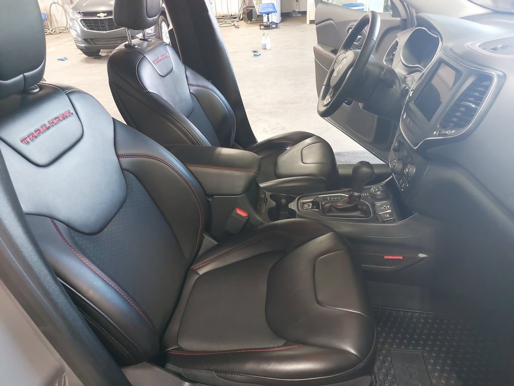 Used 2019 Jeep Cherokee Trailhawk w/ Comfort/Convenience Group AWD/4WD image 10