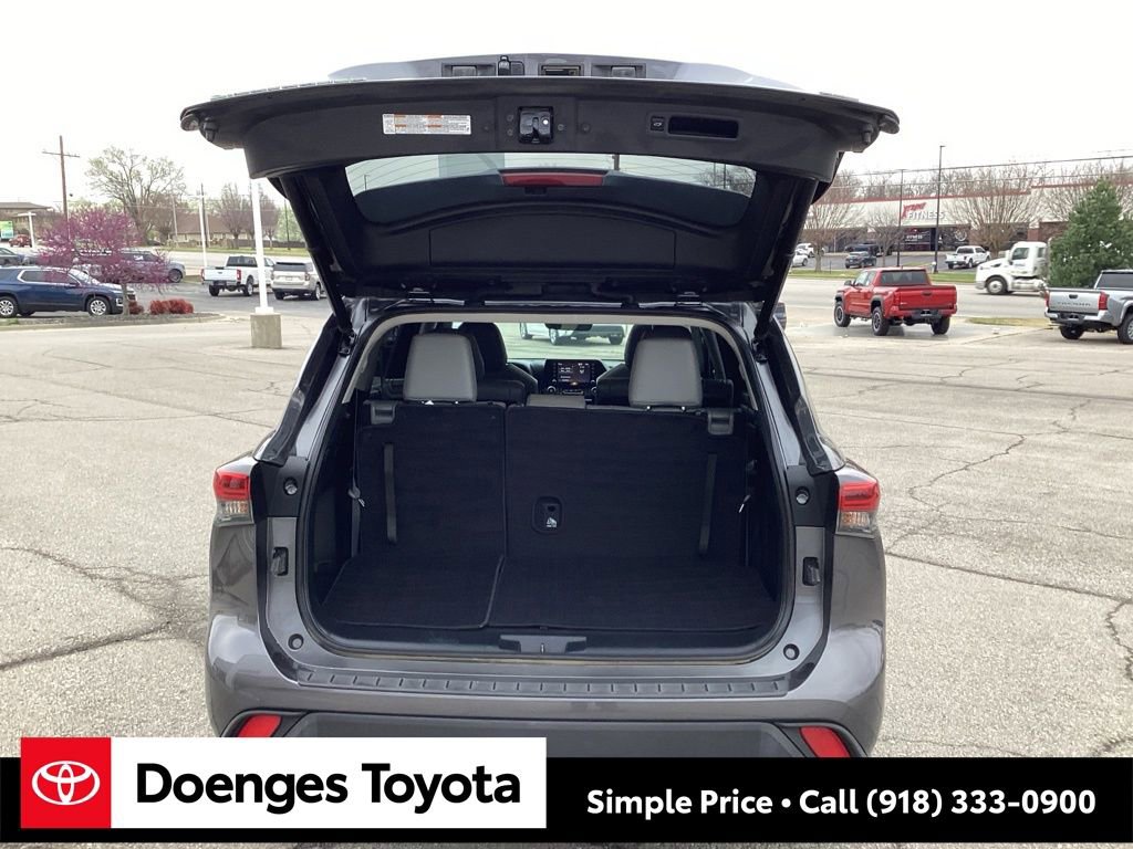 Used 2022 Toyota Highlander XLE image 18