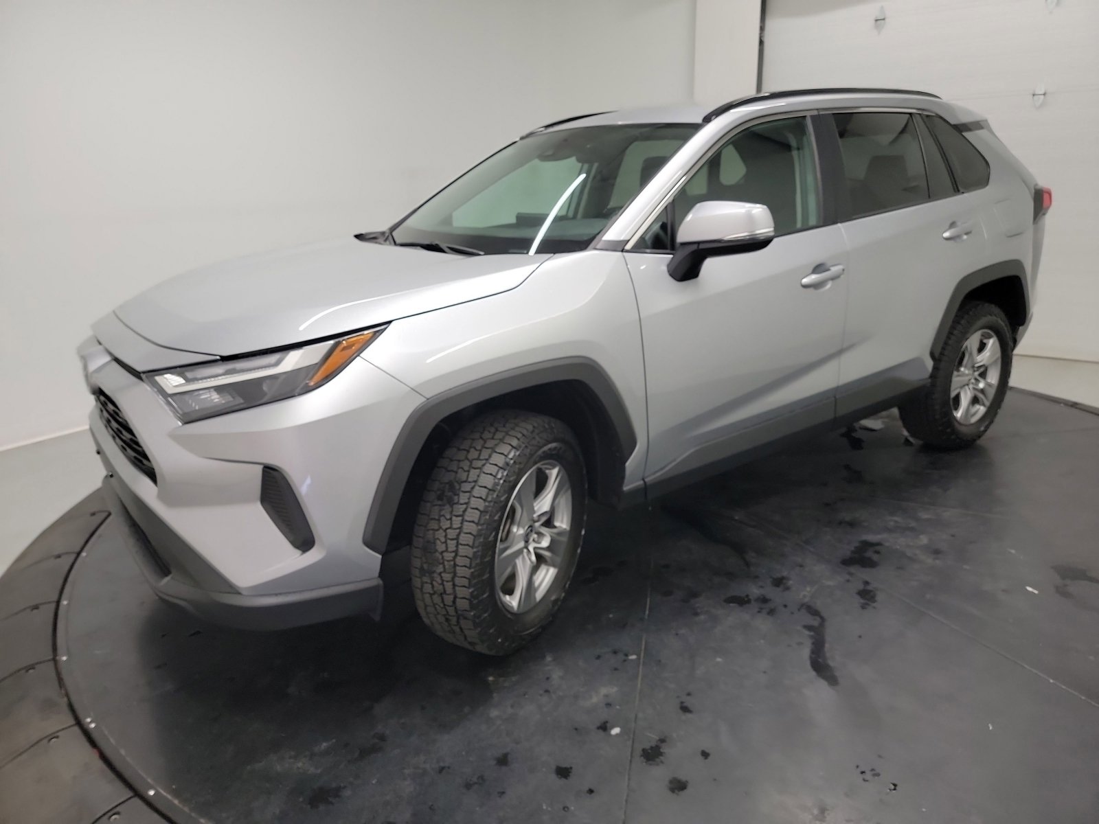 Used 2023 Toyota RAV4 XLE AWD/4WD image 3